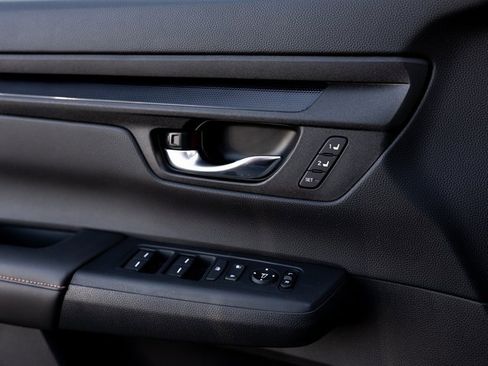 Used 2025 Honda CR-V Sport-L image 29