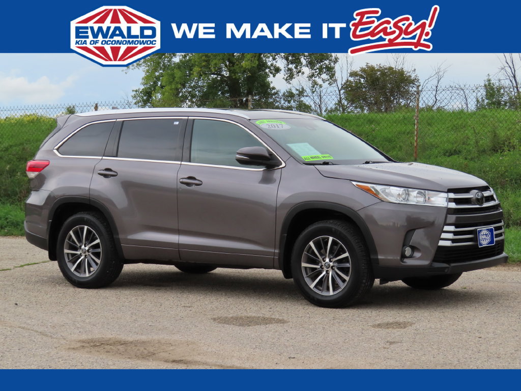 Used 2017 Toyota Highlander XLE AWD/4WD image 1