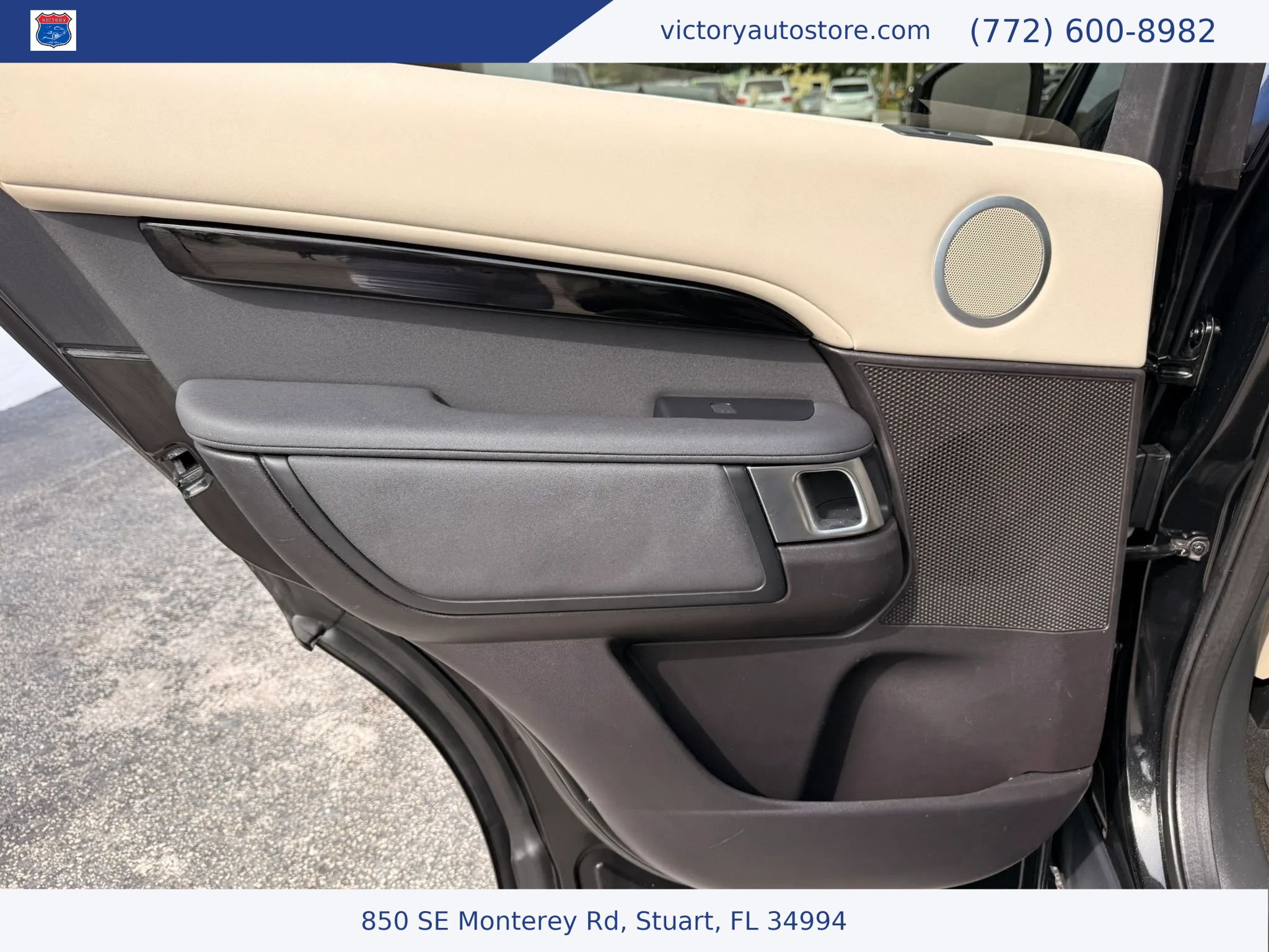 Used 2019 Land Rover Discovery SE AWD/4WD image 25
