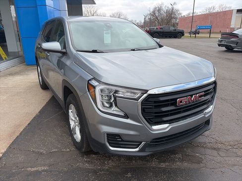 Used 2024 GMC Terrain SLE image 5