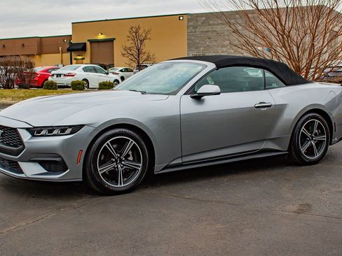 Used 2024 Ford Mustang Premium image 4