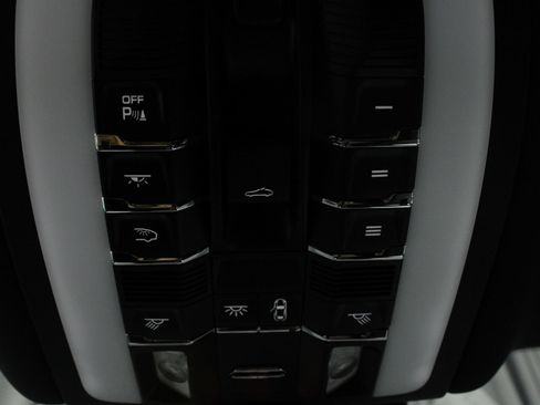 Certified 2026 Porsche Macan AWD/4WD image 37