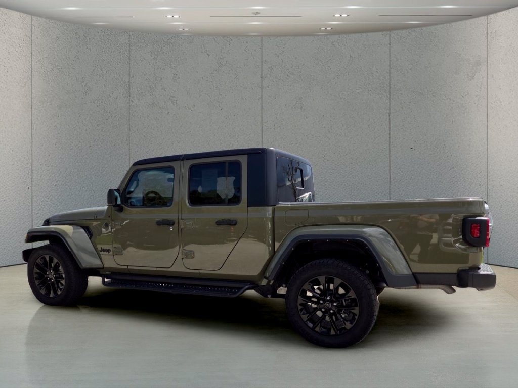Used 2025 Jeep Gladiator Sport AWD/4WD image 9