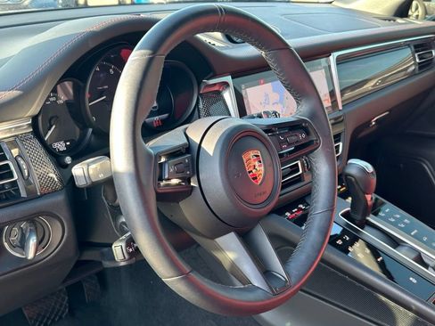 Used 2024 Porsche Macan AWD/4WD image 17