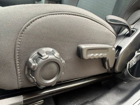 Used 2020 Jeep Wrangler Sport AWD/4WD image 13