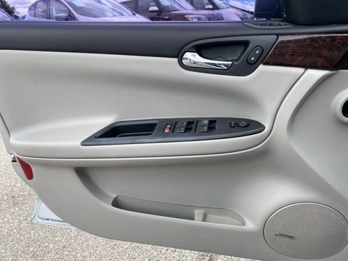 Used 2012 Chevrolet Impala LTZ FWD image 16