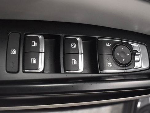 Used 2024 Kia Carnival LX FWD image 17