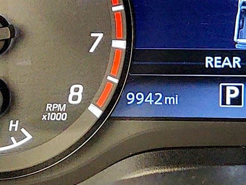 Used 2024 Nissan Titan PRO-4X w/ Pro-4x Convenience Package AWD/4WD image 15