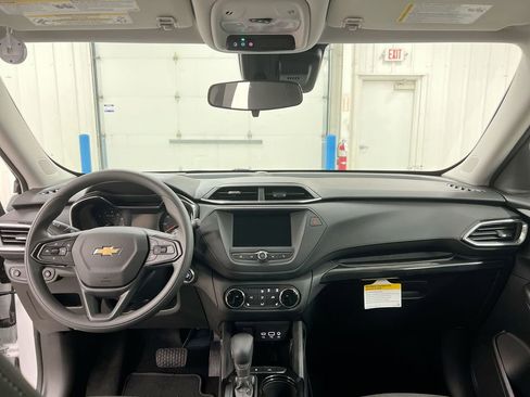 Used 2023 Chevrolet TrailBlazer LT FWD image 10