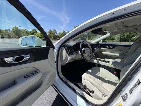 Used 2020 Volvo S60 T6 Momentum AWD/4WD image 12