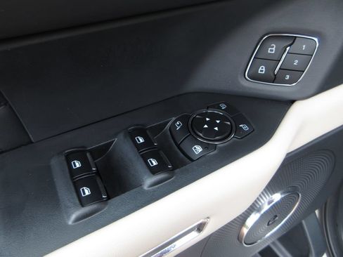 Used 2023 Ford Expedition Platinum AWD/4WD image 11