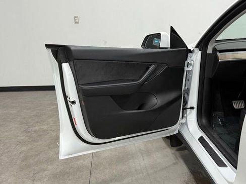 Used 2022 Tesla Model Y Performance image 13