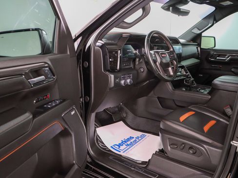 Used 2024 GMC Sierra 1500 AT4 w/ Technology Package image 3