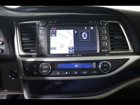 Used 2019 Toyota Highlander Limited AWD/4WD image 22