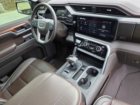 Used 2023 GMC Sierra 1500 Denali w/ Denali Reserve Package AWD/4WD image 11