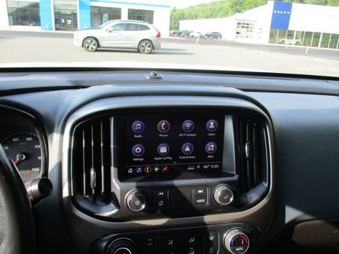 Used 2022 Chevrolet Colorado Z71 AWD/4WD image 16