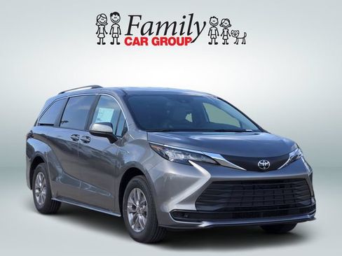 New 2026 Toyota Sienna LE FWD image 2