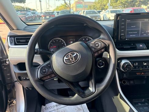 Used 2022 Toyota RAV4 XLE w/ Convenience Package FWD image 12