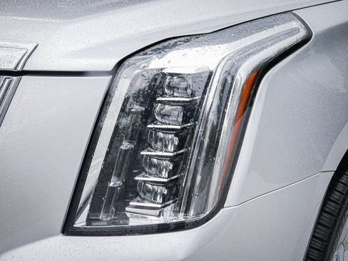 Used 2018 Cadillac Escalade ESV Luxury RWD image 6