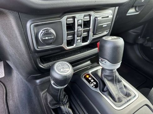 Used 2025 Jeep Wrangler Unlimited Sahara image 26