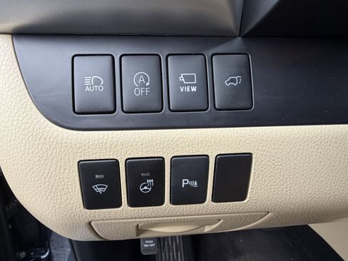 Used 2017 Toyota Highlander Limited Platinum FWD image 15