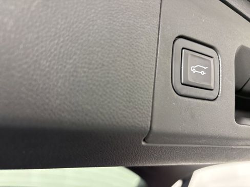 Used 2024 Cadillac XT4 Premium Luxury image 30