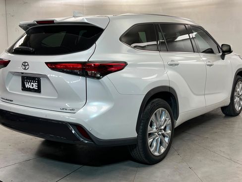 Used 2022 Toyota Highlander Limited FWD image 6