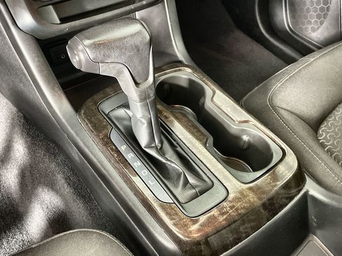 Used 2020 GMC Canyon SLE w/ Driver Alert Package image 15