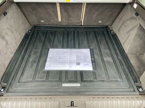 Used 2020 Land Rover Range Rover Sport HSE image 34