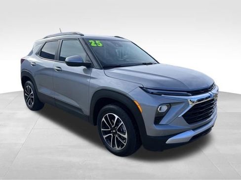Used 2025 Chevrolet TrailBlazer LT AWD/4WD image 8