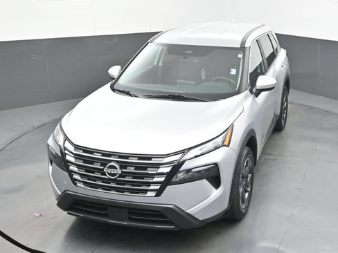 Used 2025 Nissan Rogue SV FWD image 37