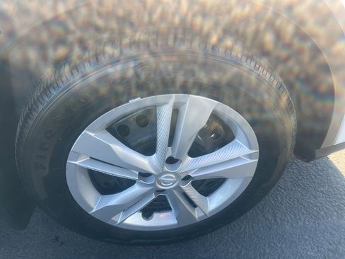 Certified 2025 Nissan Kicks Play S image 33