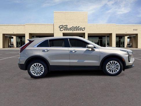 Certified 2024 Cadillac XT4 Luxury FWD image 4