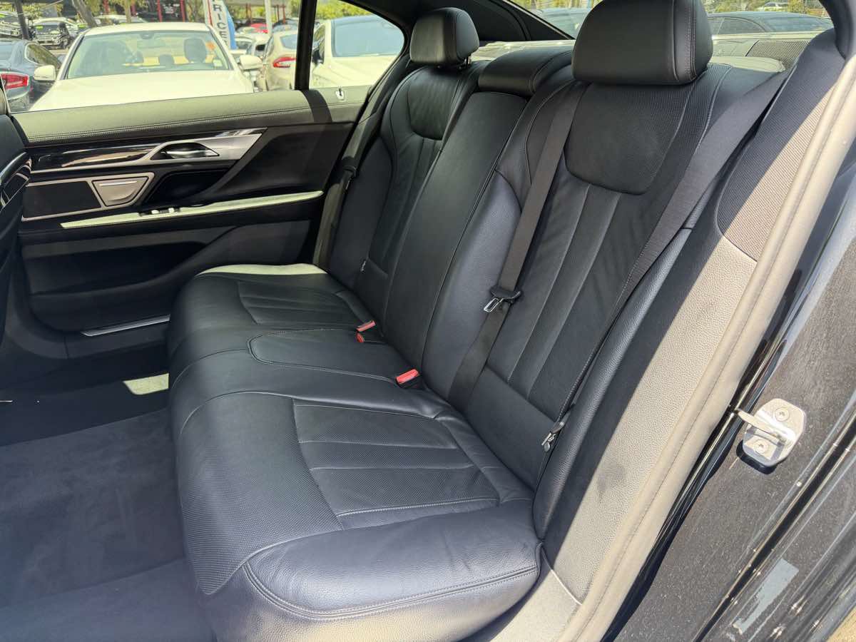 Used 2020 BMW 740i w/ M Sport Package RWD image 21