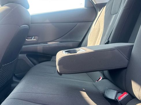 Used 2022 Hyundai Elantra SEL w/ Convenience + Premium Package FWD image 35