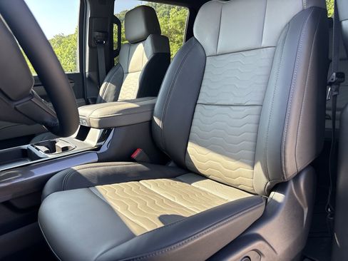 New 2026 Chevrolet Silverado 2500 ZR2 AWD/4WD image 11