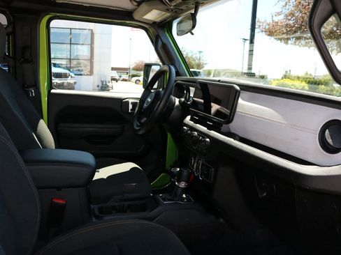 Used 2025 Jeep Gladiator Sport AWD/4WD image 21