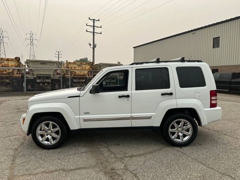 Used 2012 Jeep Liberty Sport AWD/4WD image 3