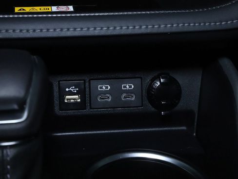 Used 2024 Toyota Highlander XLE AWD/4WD image 26