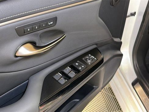 Certified 2025 Lexus ES 350 w/ Premium Package image 23