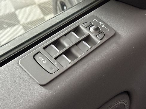 Certified 2025 Land Rover Discovery Sport S image 21