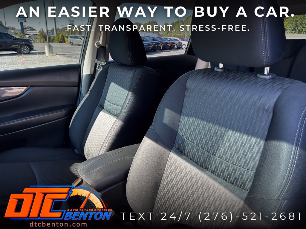 Used 2020 Nissan Rogue SV w/ Premium Package FWD image 9