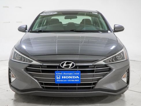 Used 2019 Hyundai Elantra SE image 3