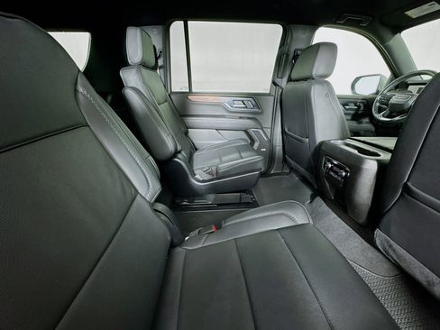 Used 2025 GMC Yukon XL Denali AWD/4WD image 25