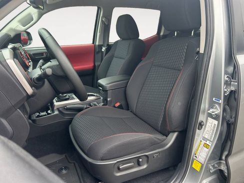 Used 2022 Toyota Tacoma SR5 AWD/4WD image 16