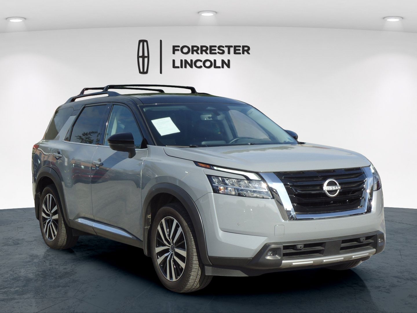 Used 2023 Nissan Pathfinder Platinum AWD/4WD image 1
