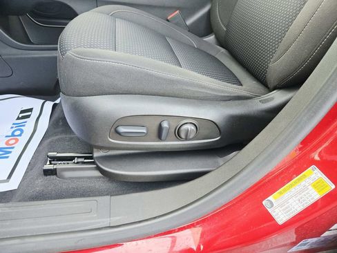 Used 2023 GMC Acadia SLE w/ Driver Convenience Package image 39