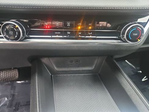 Used 2025 Chevrolet Equinox LT image 18