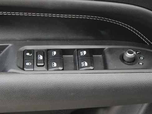 Used 2024 Jeep Compass Latitude w/ Altitude Special Edition image 10