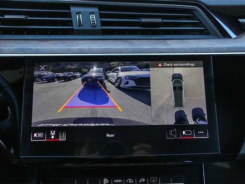 Used 2022 Audi e-tron Premium Plus w/ Premium Plus Package image 23